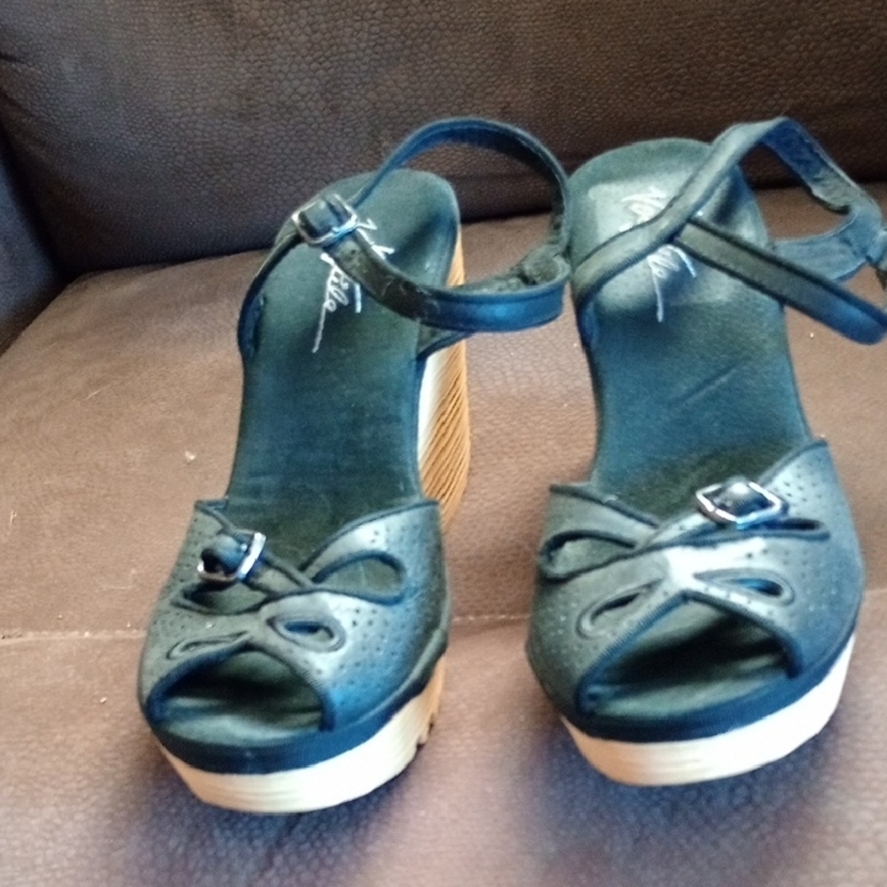 Naturalizer Black and Tan Wedge Sandals